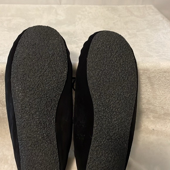 Minnetonka Black leather slippers Sz. 7M - Picture 7 of 16